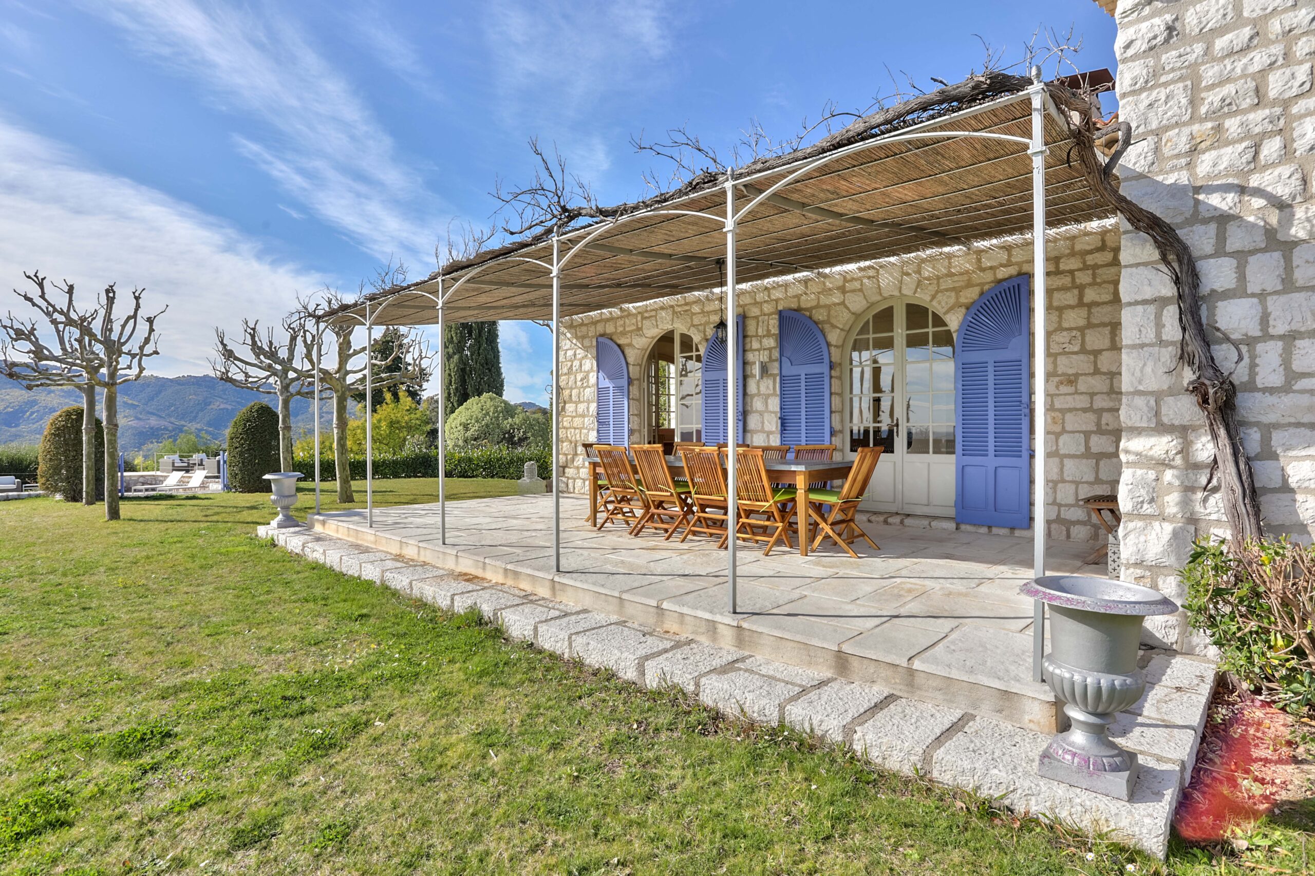 Outdoors Dining Room & Side