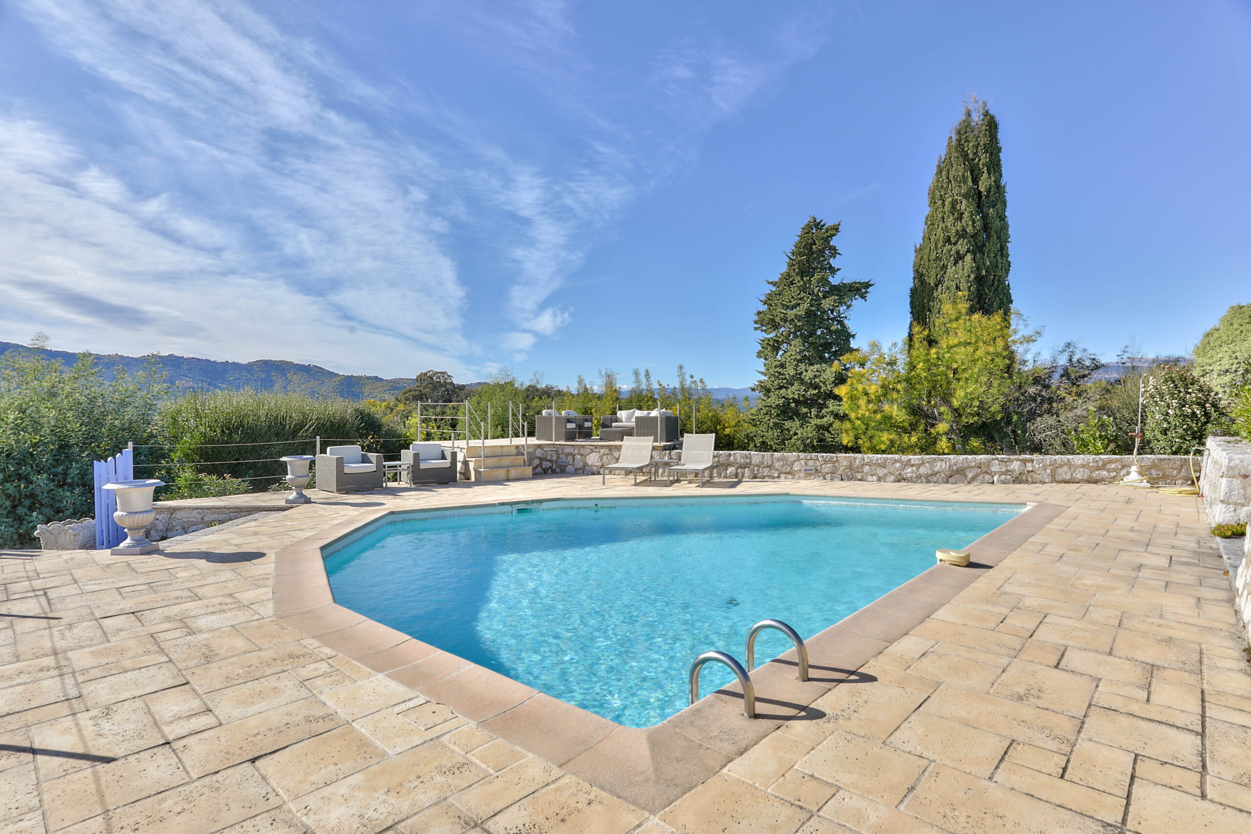 Pool & Outdoors Area